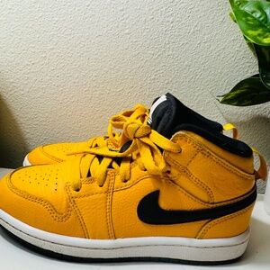 Nike Air Jordan 1 Retro Mid University Gold Black 640734-700 Size 1Y